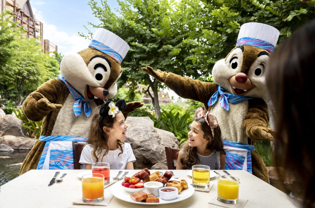 Character Breakfast at Makahiki in Aulani, with Chip and Dale